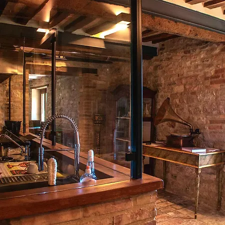 Rocca Contrada 4* Арчевиа