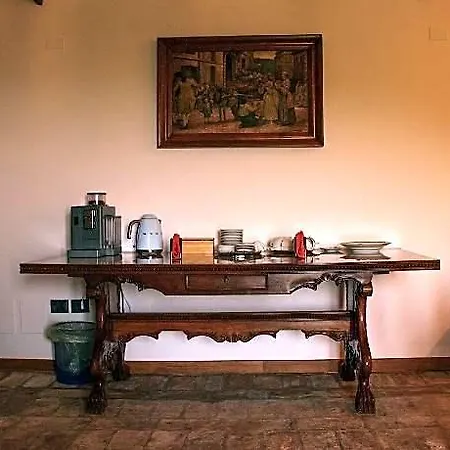 Rocca Contrada Bed and Breakfast 4*